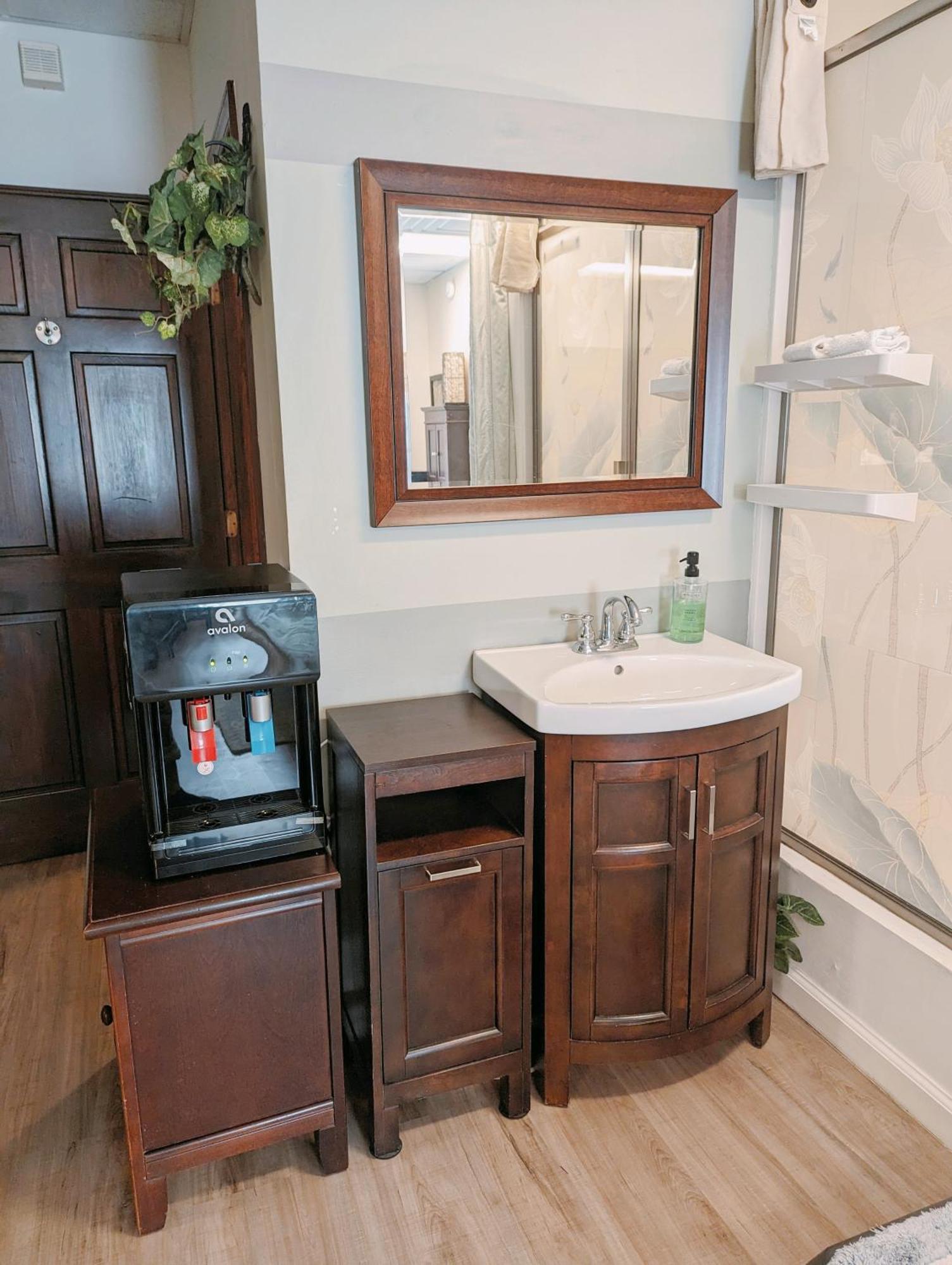 Uptown Area, Cozy King Suite, Quiet And Private, Free Parking, Walk To Restaurants Charlotte Esterno foto