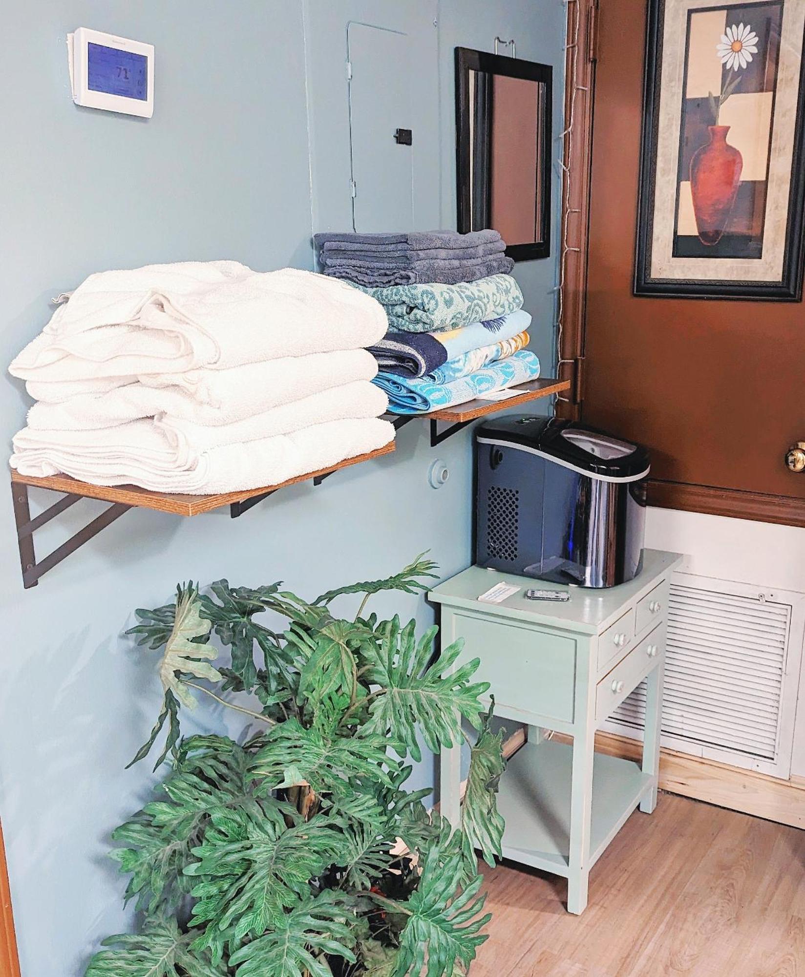 Uptown Area, Cozy King Suite, Quiet And Private, Free Parking, Walk To Restaurants Charlotte Esterno foto