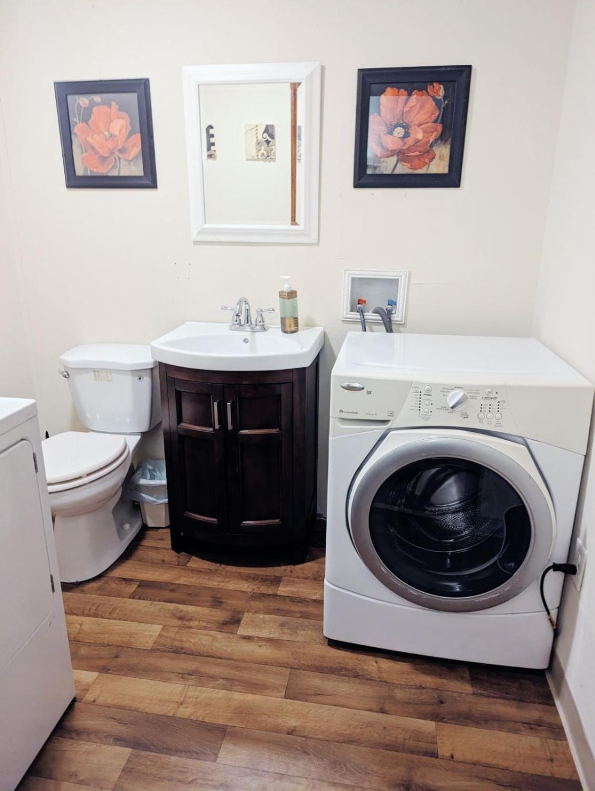 Uptown Area, Cozy King Suite, Quiet And Private, Free Parking, Walk To Restaurants Charlotte Esterno foto