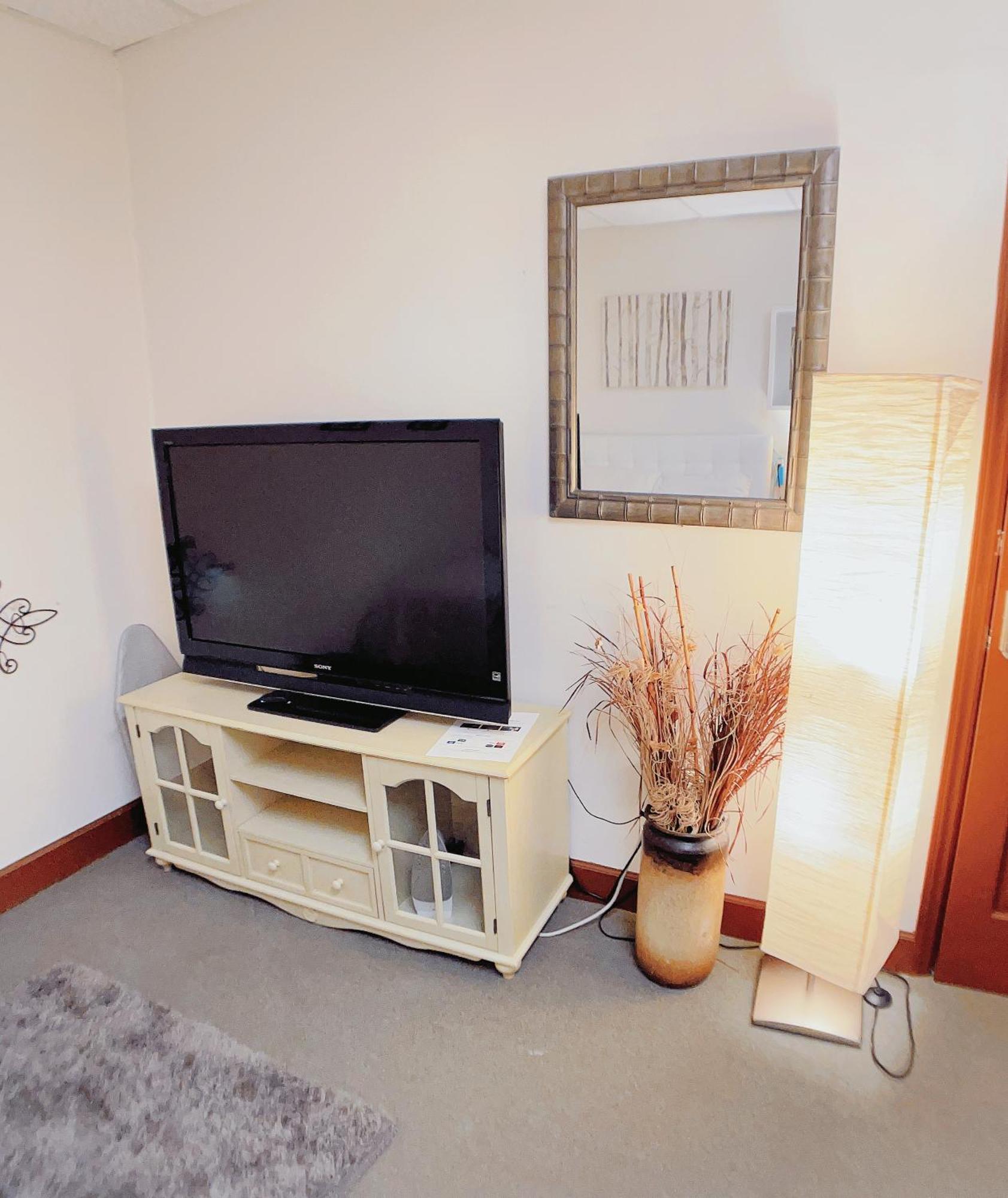 Uptown Area, Cozy King Suite, Quiet And Private, Free Parking, Walk To Restaurants Charlotte Esterno foto